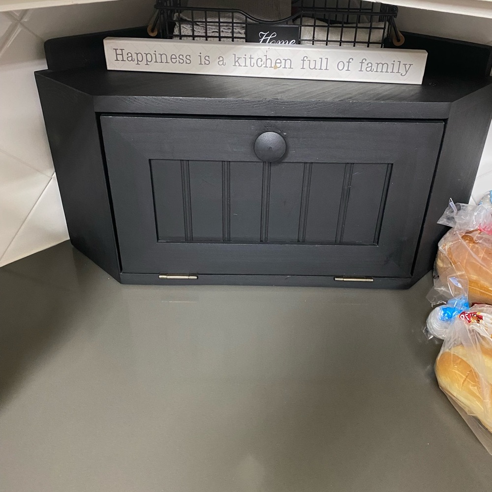 Black solid wood corner bread box. Pls note; no return on this item.